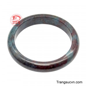 Vòng Tay Saphir - Ruby Phú Quý sở hữu sự hòa quyện độc đáo giữa sắc lam sâu thẳm và ánh đỏ trầm quyến rũ.