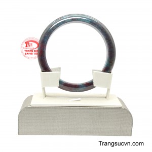 Theo phong thủy, sự kết hợp giữa Sapphire và Ruby tượng trưng cho trí tuệ, tài lộc và sự viên mãn trong cuộc sống. 