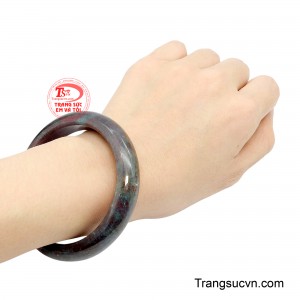 Một tuyệt tác trang sức dành cho những ai yêu thích vẻ đẹp độc bản và khí chất tinh tế.