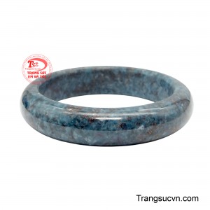 Tông màu xanh tự nhiên tượng trưng cho sự bình an, trí tuệ và nguồn năng lượng tích cực trong cuộc sống.