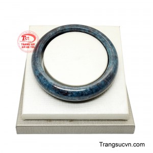 Giúp chiếc vòng dễ dàng kết hợp với nhiều phong cách thời trang khác nhau.