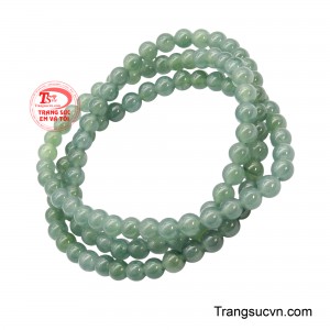 Chuỗi Tay Huyền Ngọc Lam tựa như mặt hồ tĩnh lặng phản chiếu bầu trời chiều, đem đến cảm giác an nhiên và thanh nhã.