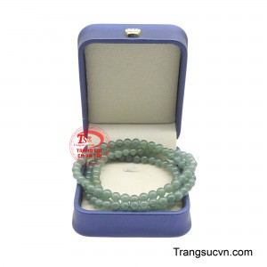 Dù phối cùng trang phục thường ngày hay những bộ cánh sang trọng, món trang sức vẫn tôn lên nét thanh lịch và gu thẩm mỹ riêng của người sở hữu.