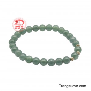 Sự kết hợp ấy tạo nên món trang sức không chỉ đẹp mắt mà còn chứa đựng những giá trị tinh thần ý nghĩa. 