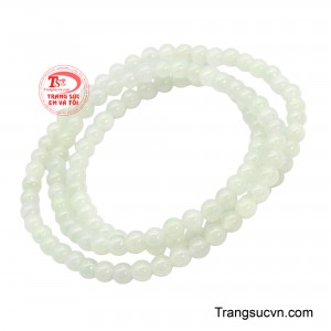 Những hạt ngọc tròn đều được kết nối hài hòa.