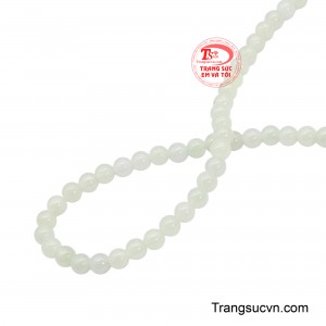 Tạo nên món trang sức nhẹ nhàng nhưng vẫn nổi bật nét sang trọng riêng biệt.