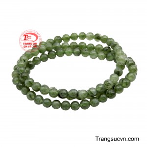 Chuỗi Tay Thạch Anh Tóc Xanh Cát Tường là sự kết hợp hài hòa giữa nét đẹp thiên nhiên và ý nghĩa phong thủy tốt lành. 