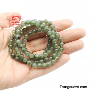 Theo quan niệm phong thủy, thạch anh tóc xanh tượng trưng cho sự phát triển, may mắn và hanh thông trong công việc cũng như cuộc sống.