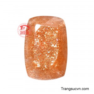 Mỗi mặt cắt được chế tác tỉ mỉ giúp viên đá phản chiếu ánh sáng đa chiều.