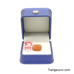 Dáng chữ nhật cân đối tượng trưng cho sự vững vàng, ổn định và nền tảng bền chắc trong cuộc sống. 