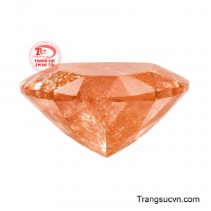 Dáng tam giác bo mềm độc đáo không chỉ tôn lên vẻ đẹp khác biệt mà còn gợi liên tưởng đến biểu tượng của sự cân bằng giữa sức mạnh, trí tuệ và may mắn.