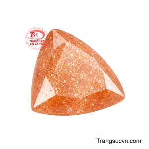 Viên đá được xem như một lá bùa may mắn, giúp chủ nhân thu hút nguồn năng lượng tích cực, củng cố tinh thần vững vàng và mở rộng những cơ hội tốt đẹp trong công việc cũng như cuộc sống.
