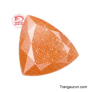 Viên đá mang ý nghĩa như một nguồn năng lượng đồng hành, soi sáng và tiếp thêm niềm tin trên mỗi chặng đường cuộc sống.