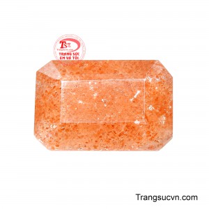 Đá Mặt Trời Kim Quang rực rỡ như những tia nắng vàng được lưu giữ trong lòng khoáng vật.