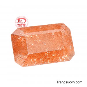 Viên đá được cắt giác công phu với độ chính xác cao, giúp tối ưu khả năng phản chiếu ánh sáng.