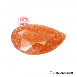 Dáng giọt nước còn đại diện cho sự đủ đầy và viên mãn, giúp người đeo luôn giữ tinh thần lạc quan, thu hút những điều thuận lợi và gặp nhiều may mắn trên con đường công danh cũng như trong các mối quan hệ.