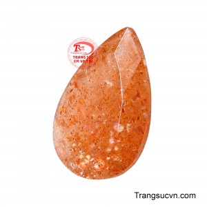 Được chế tác theo dáng giọt nước thanh thoát được cắt mài facet tinh xảo.