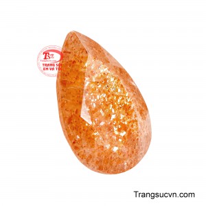 Mỗi mặt giác phản chiếu ánh sáng lấp lánh như những tia nắng ban mai, tạo nên vẻ đẹp sang trọng và cuốn hút. 