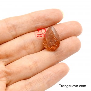Viên đá phù hợp để chế tác mặt dây chuyền, nhẫn hoặc vật phẩm phong thủy mang theo bên mình mỗi ngày.
