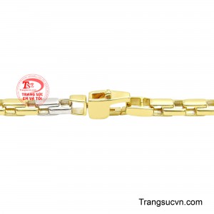 Không chỉ là một món trang sức thời trang, dây chuyền còn thể hiện gu thẩm mỹ hiện đại và bản lĩnh của người đàn ông thành đạt.