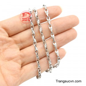 Đây là món trang sức lý tưởng dành cho những quý ông yêu thích sự tinh tế, hiện đại và mong muốn khẳng định dấu ấn cá nhân riêng biệt.