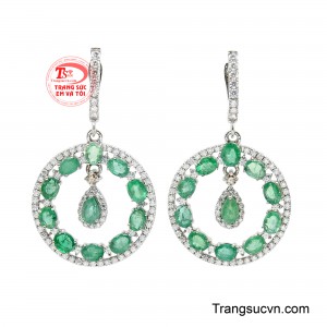 Hoa Tai Emerald Đài Các Tựa như những đóa hoa ngọc lục bảo đang khoe sắc trong ánh nắng.
