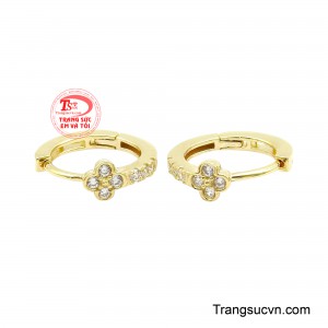 Thiết kế khuyên tròn ôm sát tai mang đến cảm giác gọn gàng, hiện đại và dễ dàng sử dụng trong nhiều hoàn cảnh khác nhau.