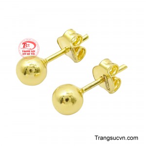 Với thiết kế hiện đại, đường nét sắc sảo cùng sự kết hợp hài hòa giữa vẻ đẹp sang trọng và tinh thần thời trang, đôi hoa tai mang đến sức hút nổi bật ngay từ ánh nhìn đầu tiên.
