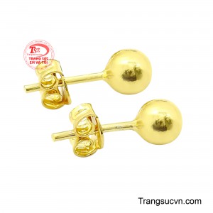 Không gò bó trong những khuôn mẫu truyền thống, thiết kế hoa tai hướng đến phong cách trẻ trung, năng động và hiện đại.
