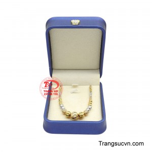 Không chỉ là món phụ kiện làm đẹp, chiếc lắc tay còn thể hiện cá tính riêng và gu thẩm mỹ tinh tế của người đeo.