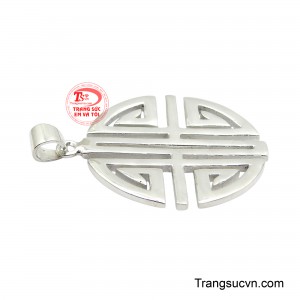 Kích thước lớn giúp mặt dây trở nên nổi bật khi đeo, phù hợp với những ai yêu thích phong cách cá tính, muốn tạo điểm nhấn sang trọng và ý nghĩa cho bộ trang sức của mình.  Loại sản phẩm: Mặt dây chuyền bạc đẹp