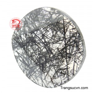 Những sợi Rutile đen được ví như ăng-ten thu sóng vũ trụ, giúp chủ nhân kết nối sâu sắc với trực giác và thế giới tâm linh.