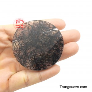 Nó là viên đá của sự may mắn bất ngờ và cải vận mạnh mẽ, giúp người đeo thu hút tài lộc từ những cơ hội không lường trước.