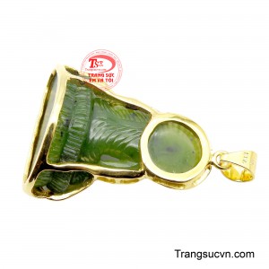 Thiết kế hài hòa giữa yếu tố tâm linh và thẩm mỹ, phù hợp để đeo hằng ngày hoặc làm quà tặng ý nghĩa dành cho người thân, bạn bè.