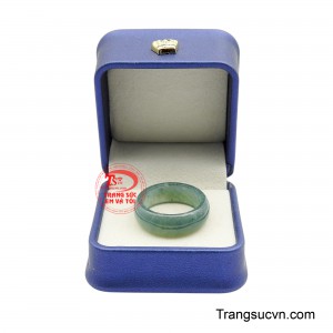 Sự kết hợp ấy tạo nên món trang sức vừa mang giá trị thẩm mỹ vừa chứa đựng ý nghĩa tốt đẹp.