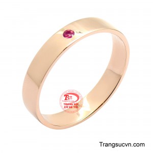 Nhẫn Nam Ruby Phóng Khoáng sở hữu thiết kế tối giản nhưng đầy cuốn hút.