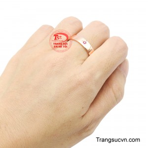 Nhẫn Nam Ruby Phóng Khoáng không chỉ là món trang sức tôn vinh cá tính mà còn là vật phẩm mang ý nghĩa thu hút năng lượng tích cực.