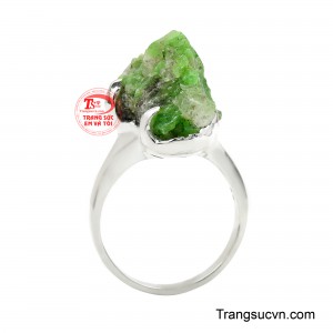 Tạo nên một món trang sức thanh lịch dành cho người phụ nữ hiện đại.