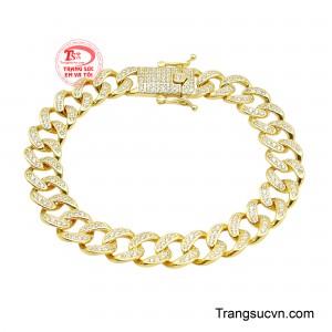 Lắc Tay Nam Vàng Phong Cách thiết kế mang vẻ đẹp mạnh mẽ, hiện đại và đầy cuốn hút. 