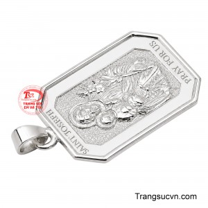 Không chỉ sở hữu giá trị thẩm mỹ, mặt dây còn là biểu tượng của đức tin, sự bảo bọc và lòng trung tín.