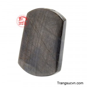 Kiểu dáng hài hòa cùng những đường nét cân đối giúp sản phẩm dễ dàng kết hợp với nhiều phong cách.