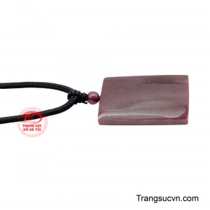 Sắc đỏ của Ruby còn là biểu tượng của sức sống, may mắn và nguồn năng lượng tích cực, giúp người đeo thêm tự tin và vững vàng trên hành trình chinh phục thành công.