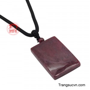 Khi kết hợp cùng năng lượng mạnh mẽ của ruby, biểu tượng của sức sống, may mắn và thịnh vượng.