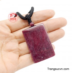 Mặt dây trở thành món trang sức mang ý nghĩa cầu chúc mọi việc như ý, thu hút tài lộc, gia tăng sự tự tin và lan tỏa nguồn năng lượng tích cực.