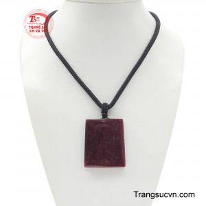 Mặt Vô Sự Bài Ruby Trường An mang vẻ đẹp sang trọng cùng ý nghĩa phong thủy tốt lành.