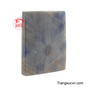 Thiết kế bài vô sự mang những đường nét vuông vức, bề mặt nhẵn bóng và tối giản.