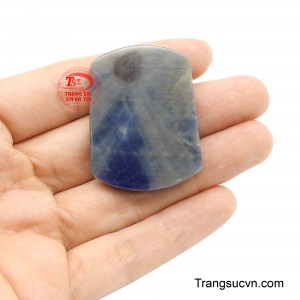 Mặt dây không chỉ là món trang sức tinh tế mà còn là biểu tượng của niềm tin, nguồn năng lượng tích cực và khát vọng vươn tới thành công, giúp người đeo luôn tự tin trên hành trình chinh phục những mục tiêu mới.