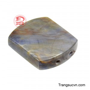 Không chỉ là món trang sức tôn lên phong cách thanh lịch, Mặt Vô Sự Bài Tụ Phúc còn là món quà mang giá trị tinh thần, thay lời chúc về hạnh phúc, bình an và sự đủ đầy dành cho chính mình hoặc những người thân yêu.