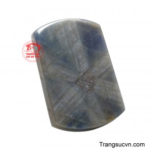 Kết hợp cùng ý nghĩa Vượng Khí, mặt dây đại diện cho nguồn năng lượng dồi dào, thu hút tài lộc, may mắn và những cơ hội tốt đẹp. 