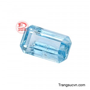 Những giác cắt sắc nét giúp ánh sáng lan tỏa hài hòa, tôn lên độ trong tự nhiên và chiều sâu của viên đá.